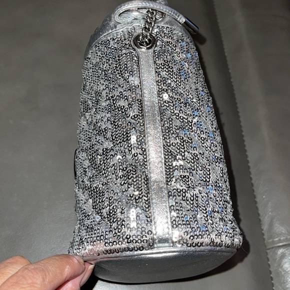 Preloved Gucci bucket bag mini with silver Sequence pristine condition dust bag. - Picture 5 of 9
